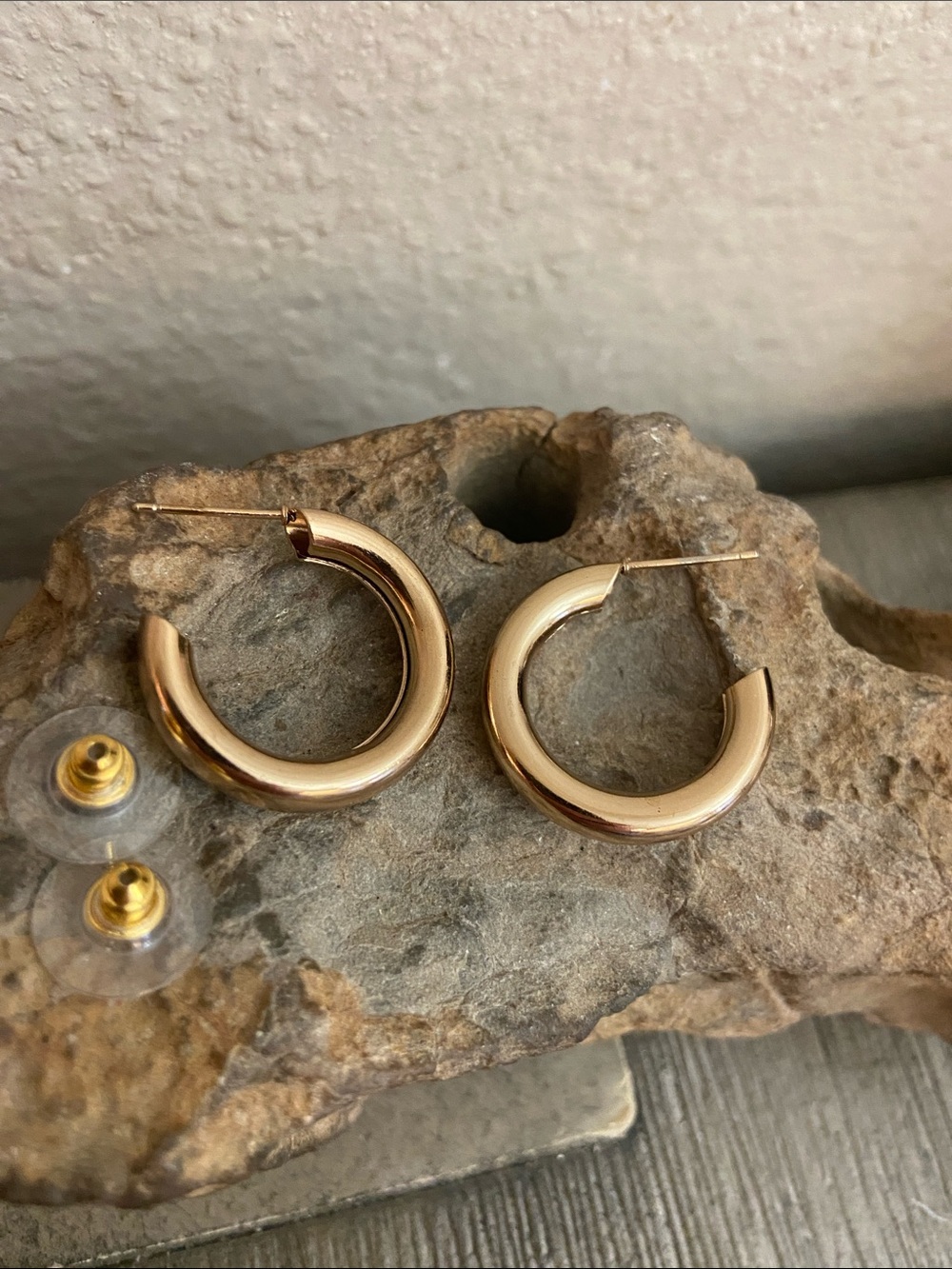 5/$10❤️❤️❤️NEW Gold Tone Hoop Stud Earrings